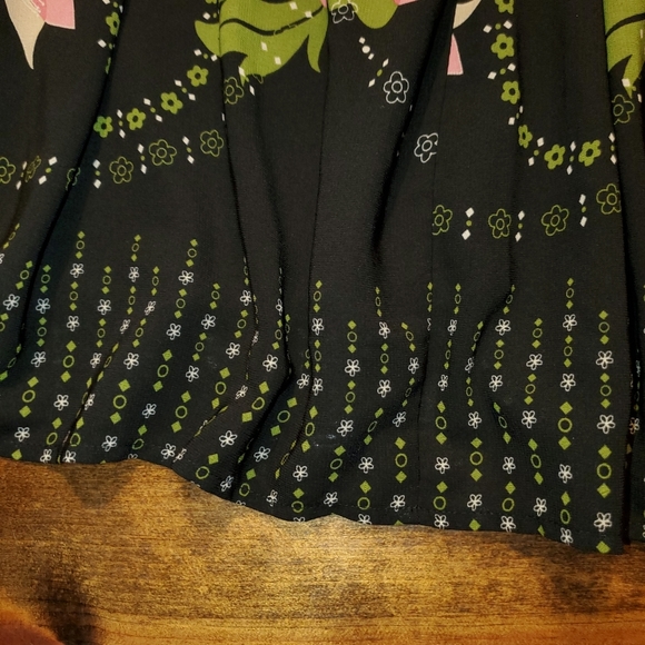 COVINGTON Size 8 black midi skirt with pink flowers - Picture 3 of 13